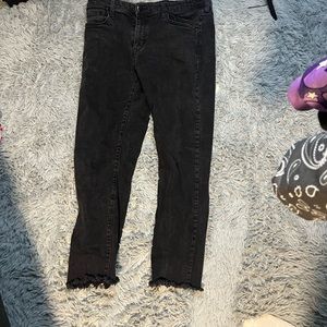 sock high cropped / distressed jeans